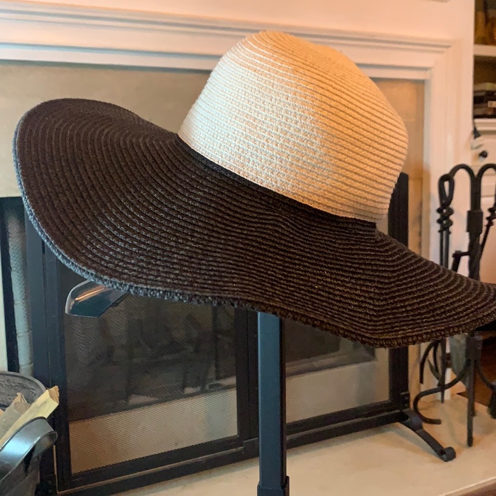 Magid Hats black and white sunhat